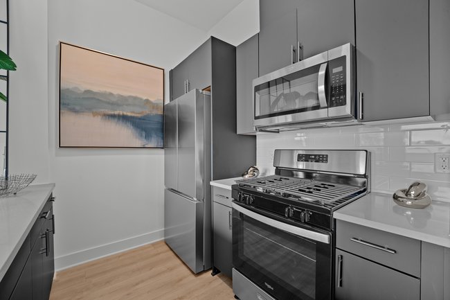 Contemporary bathroom with tile finishes